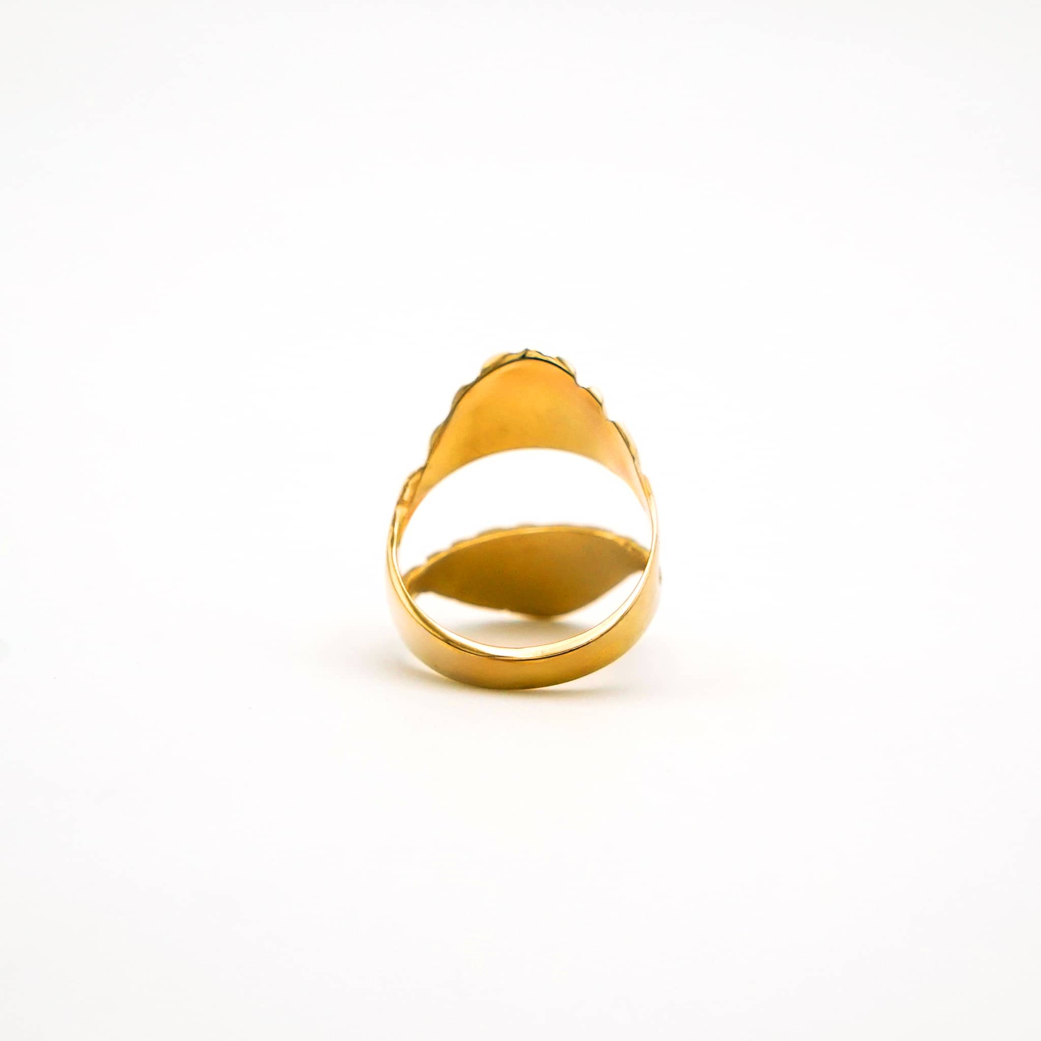 Ribbed Shield Statement Ring | Bata Ecodunia