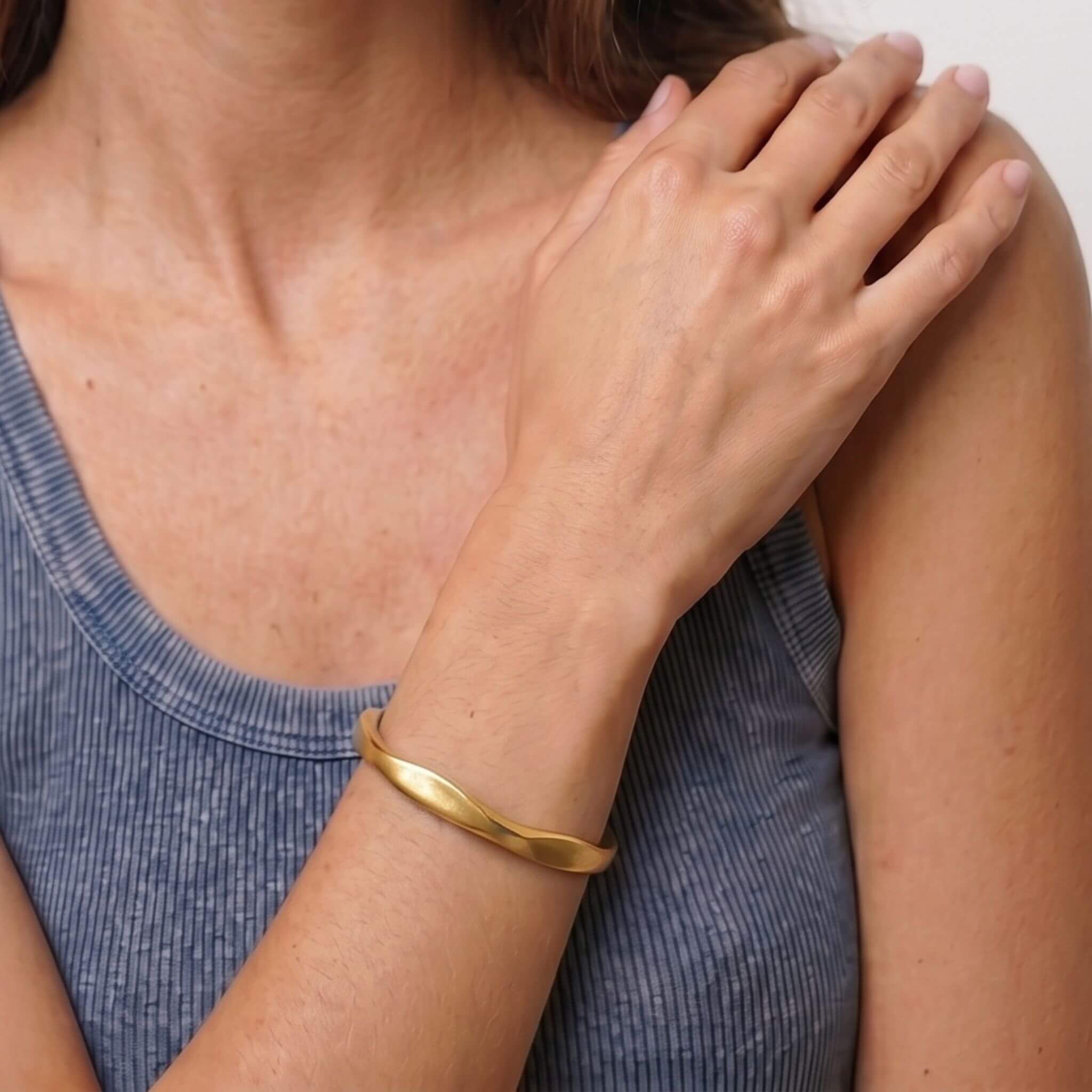 Wavy Organic Brass Cuff Bracelet | Judi - EcoDunia