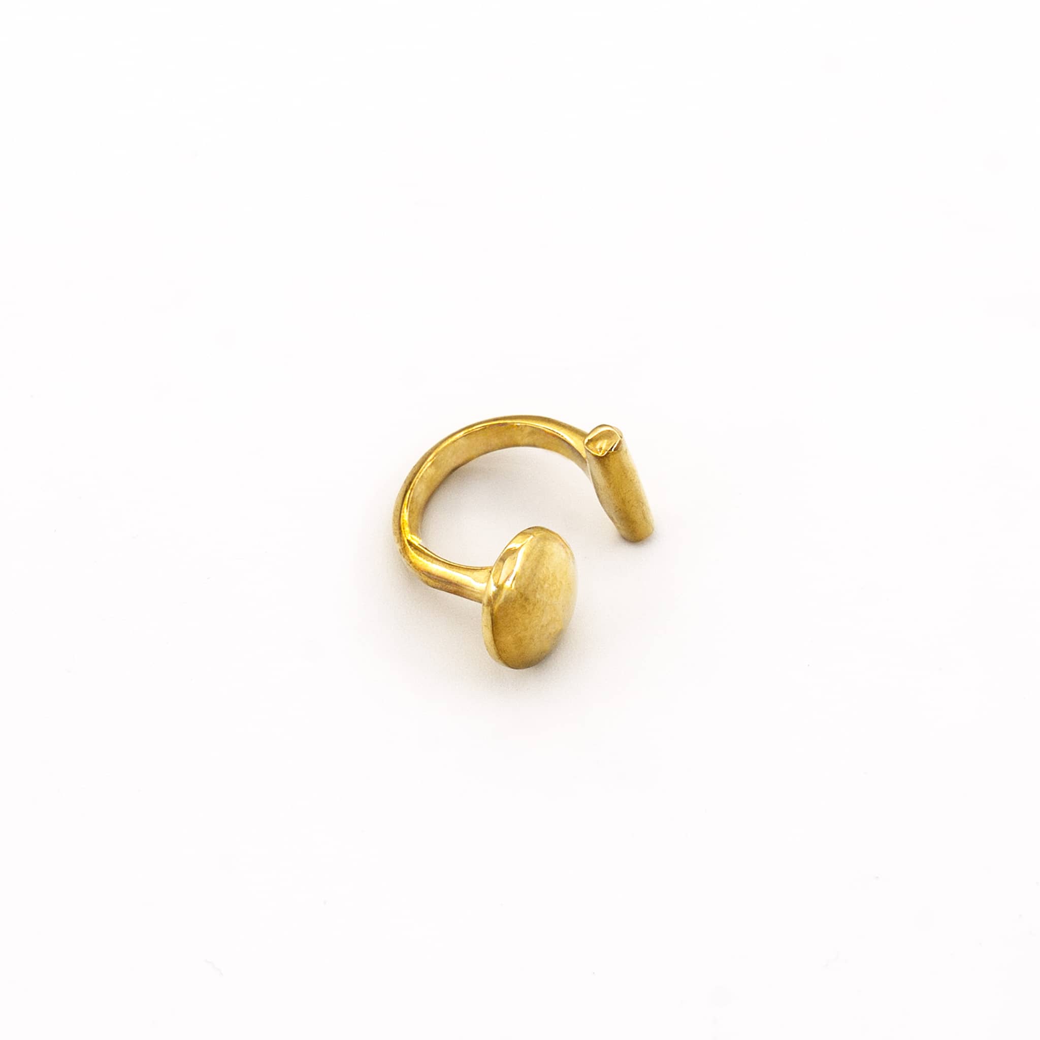 Pebble and Bar Open Ring | Kini