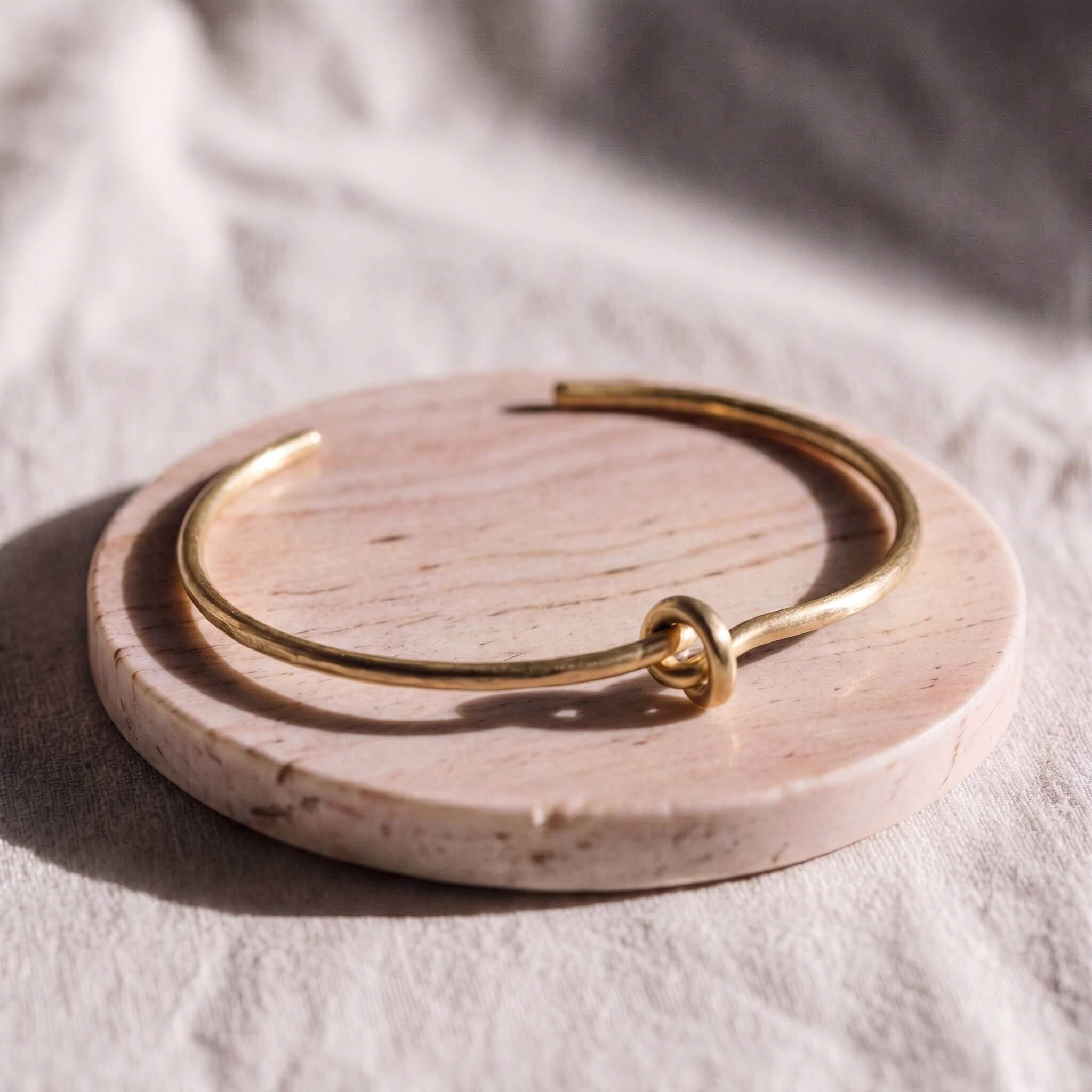 Knot Brass Choker Necklace for Women | Tatu - Ecodunia
