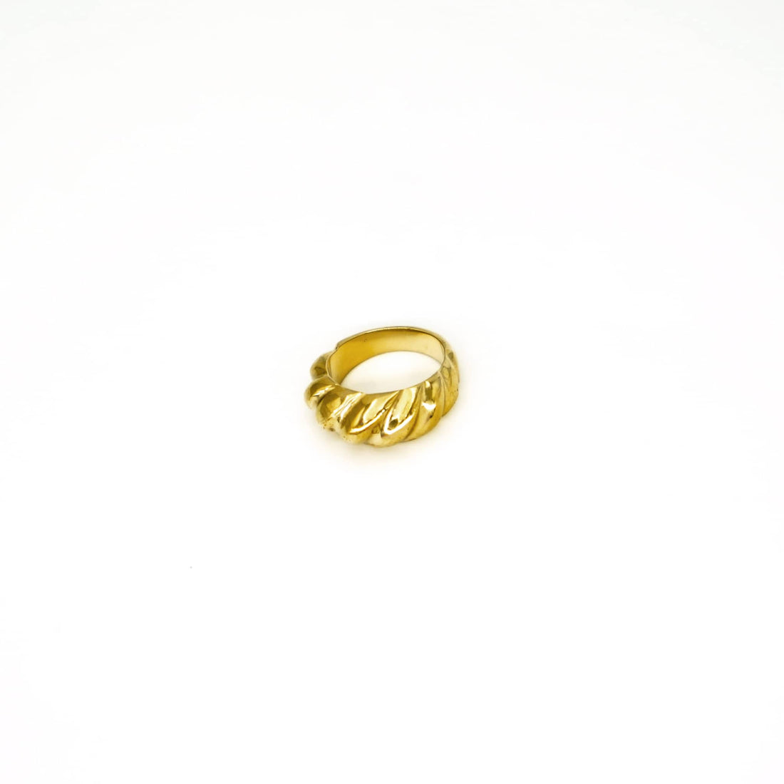 Lira Round Wave Ring