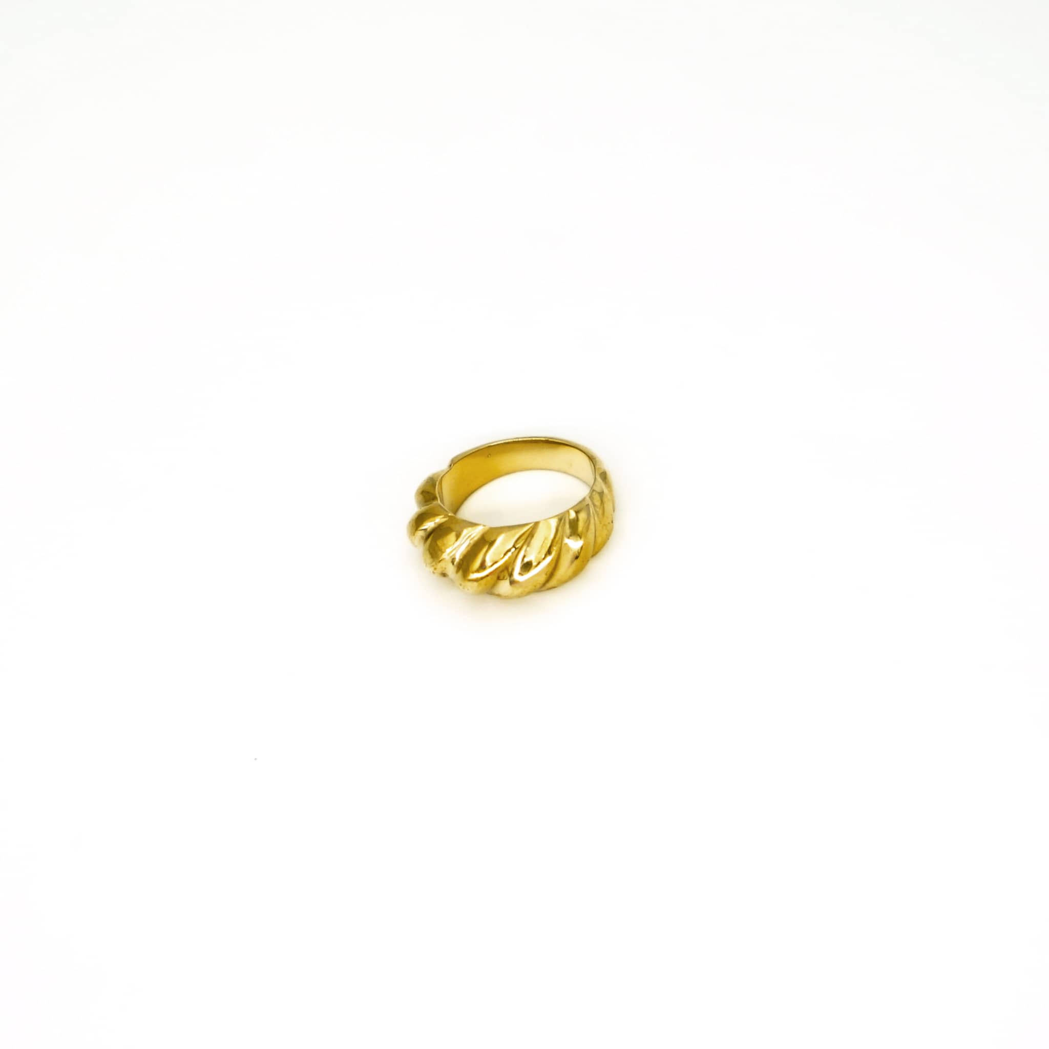 Lira Round Wave Ring