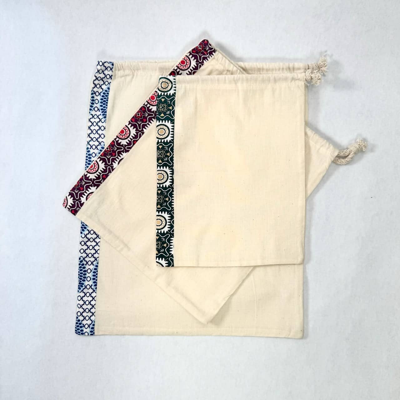 #style_trio-white-with-african-fabric-trim
