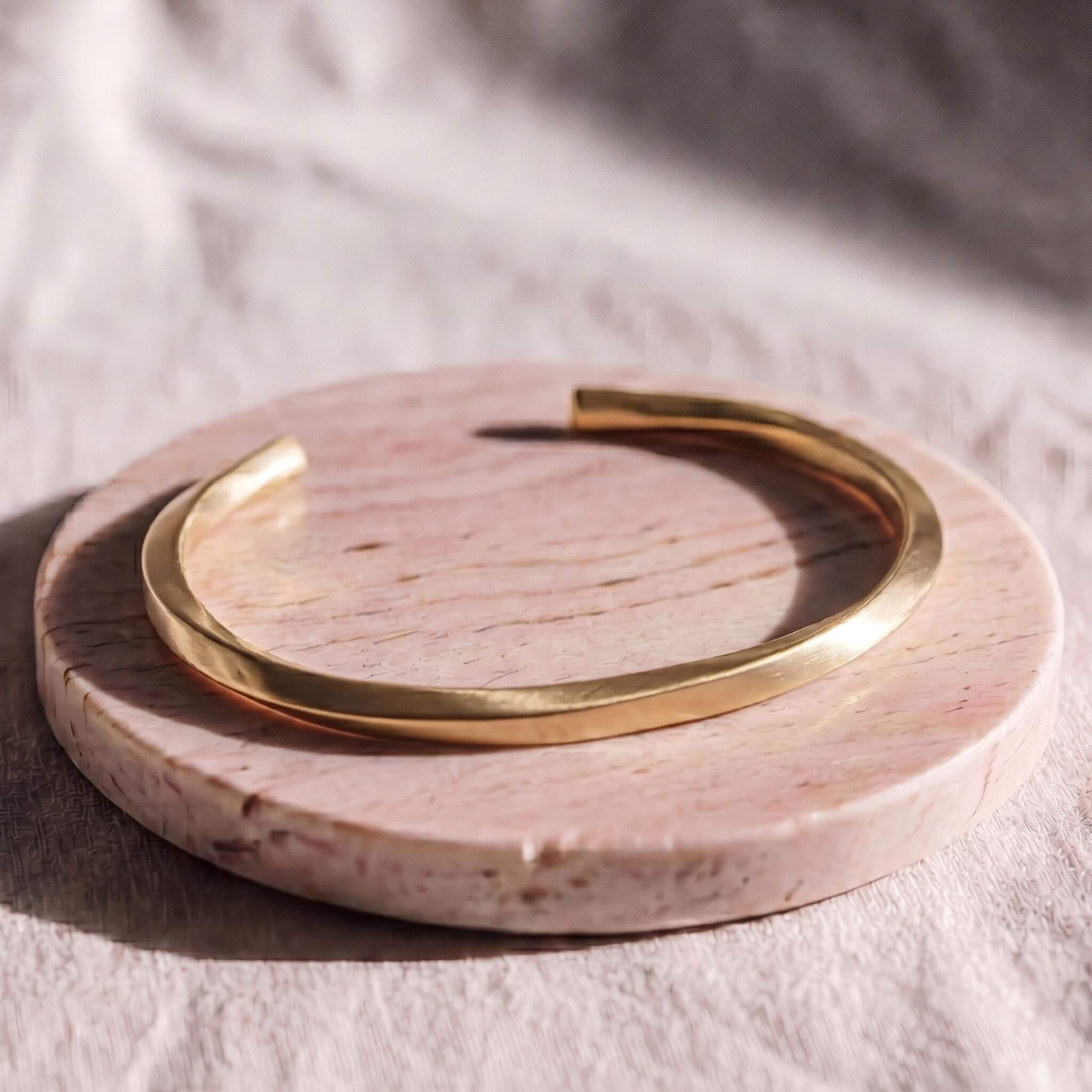 Elegant Twisted Brass Cuff Bracelet | Pili - EcoDunia