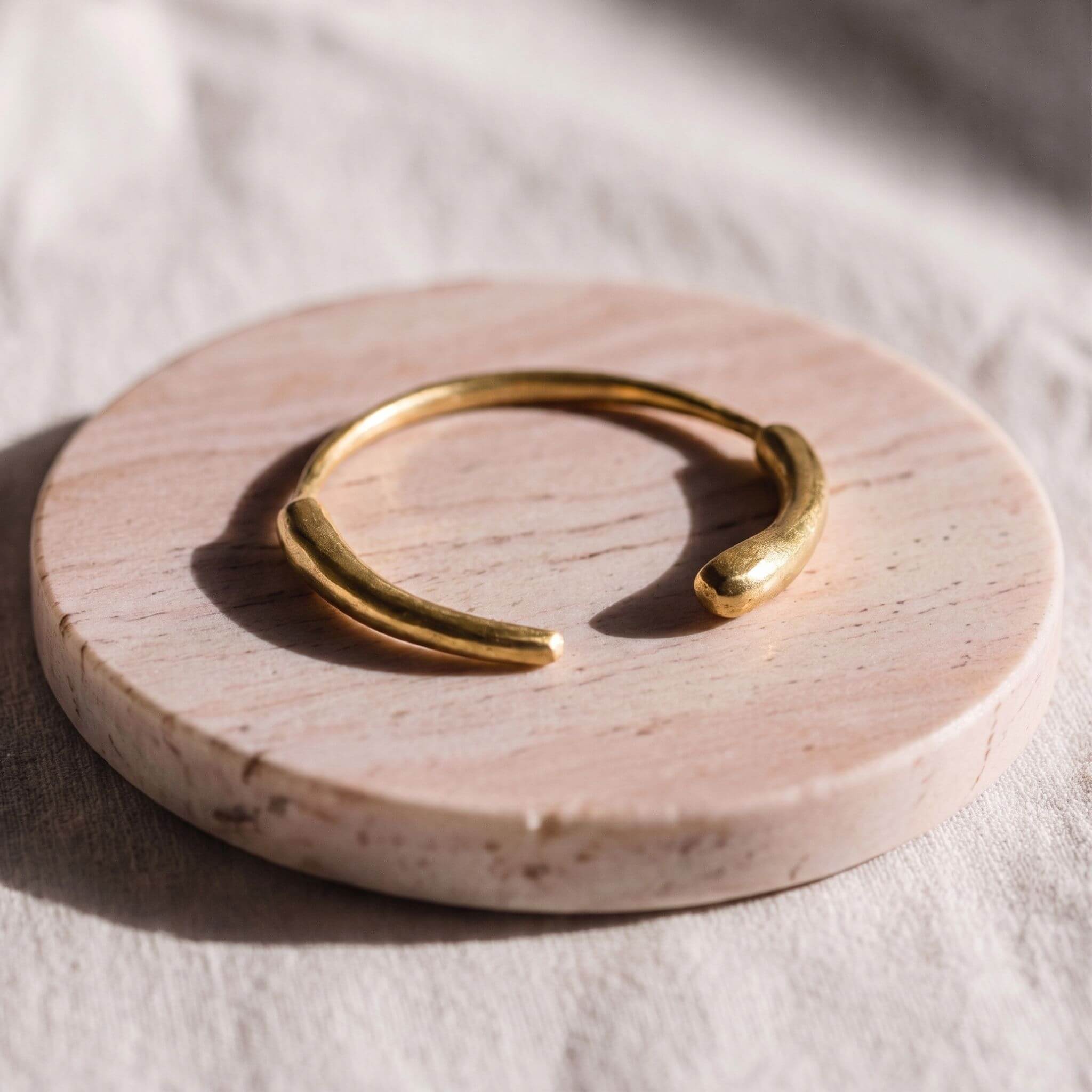 Smooth Organic Brass Cuff Bracelet | Jani - Ecodunia