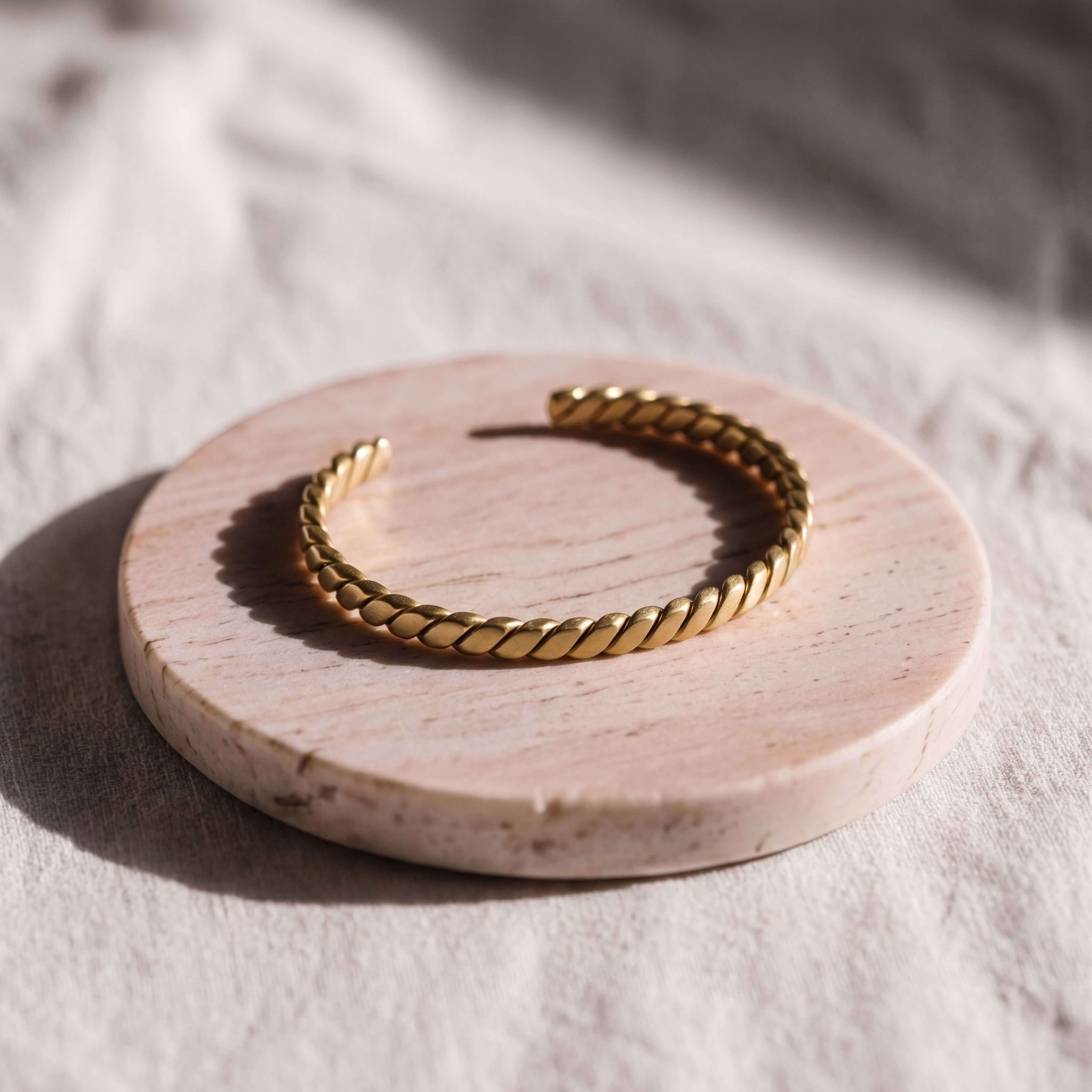 Wide Twisted Brass Cuff Bracelet | Dona -Ecodunia