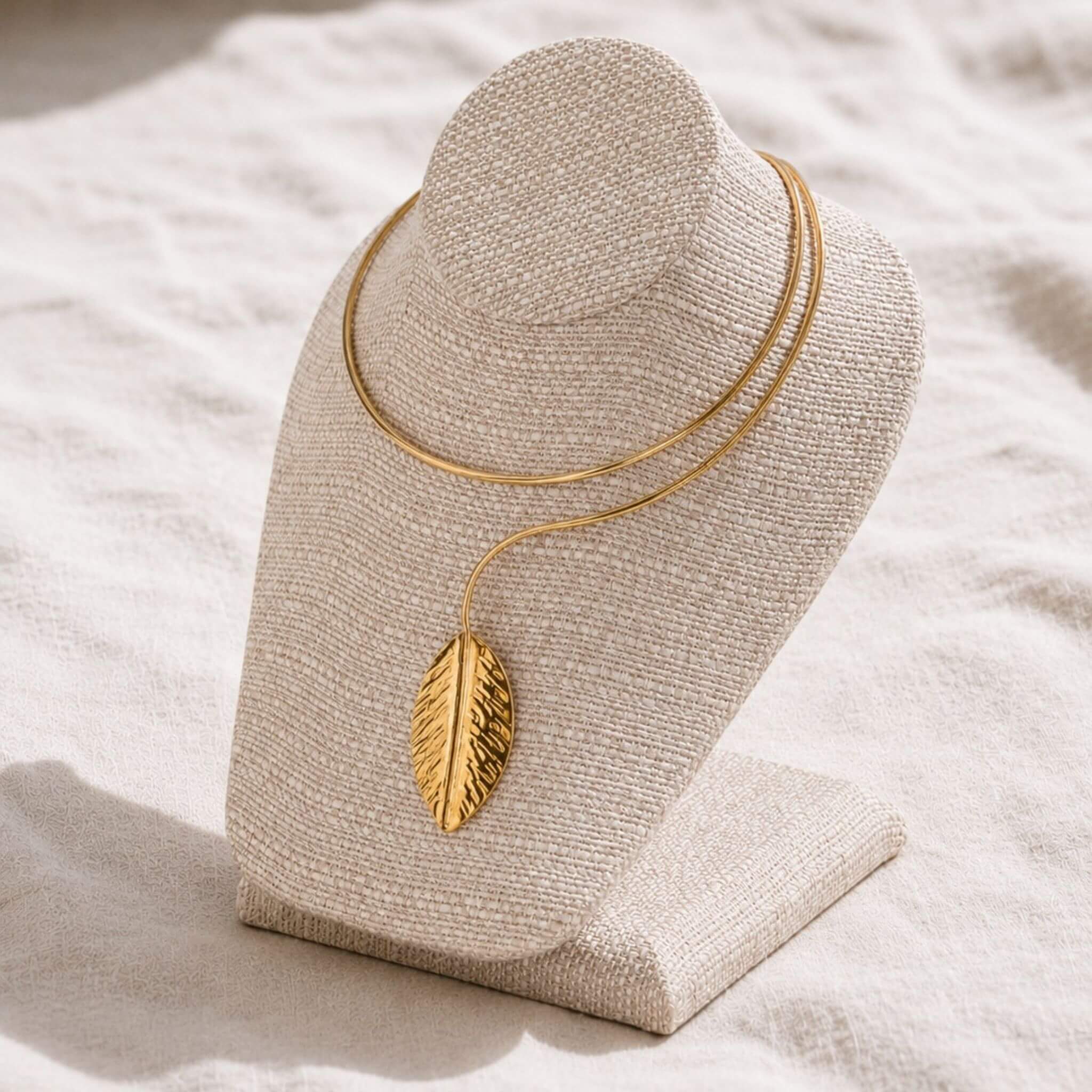 Leaf Pendant Wrap Brass Choker Necklace | Zizi - EcoDunia