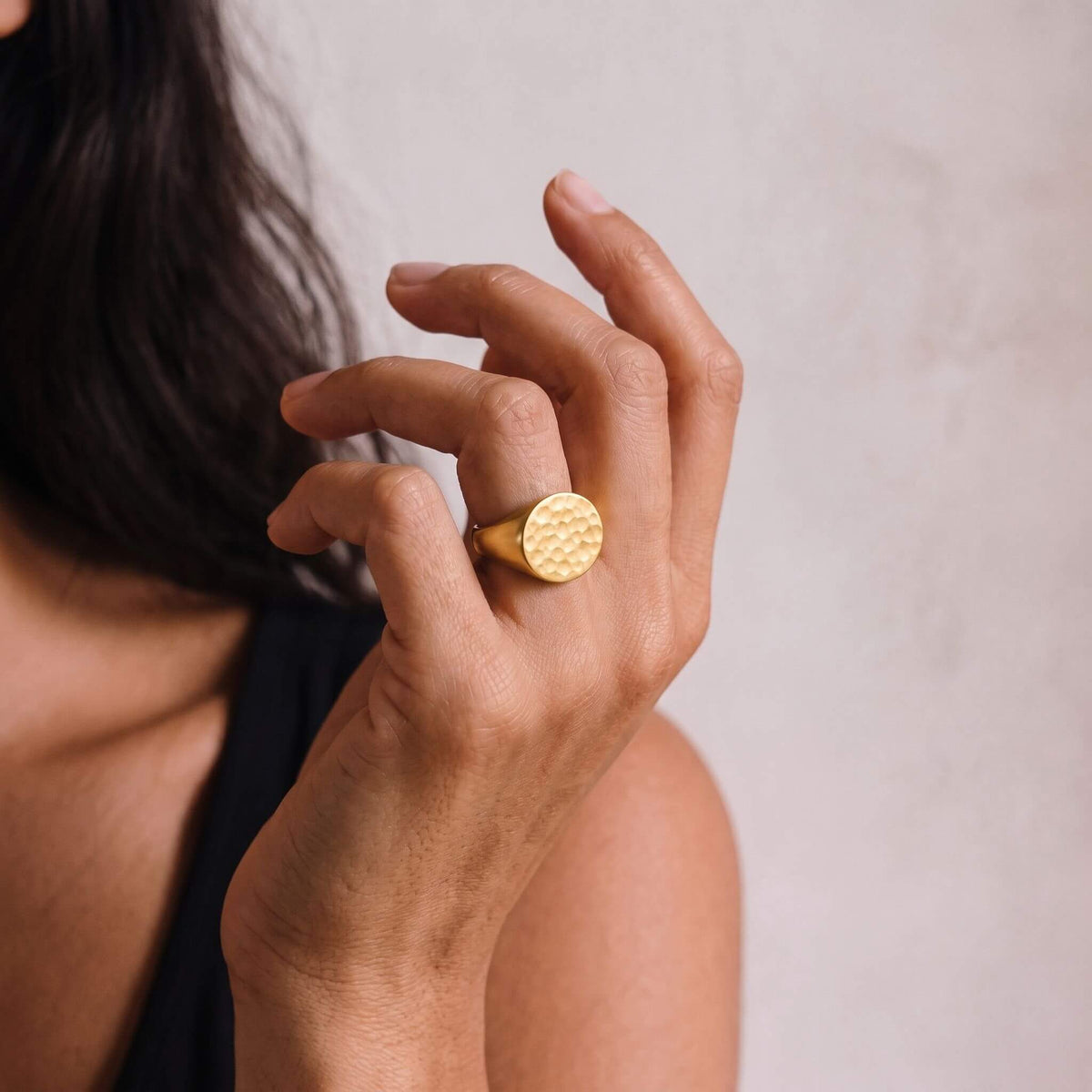 Hammered Brass Narrow Signet Ring | Bedi - EcoDunia