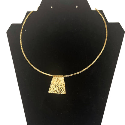Hammered Brass Pendant Choker Necklace | Addis - EcoDunia