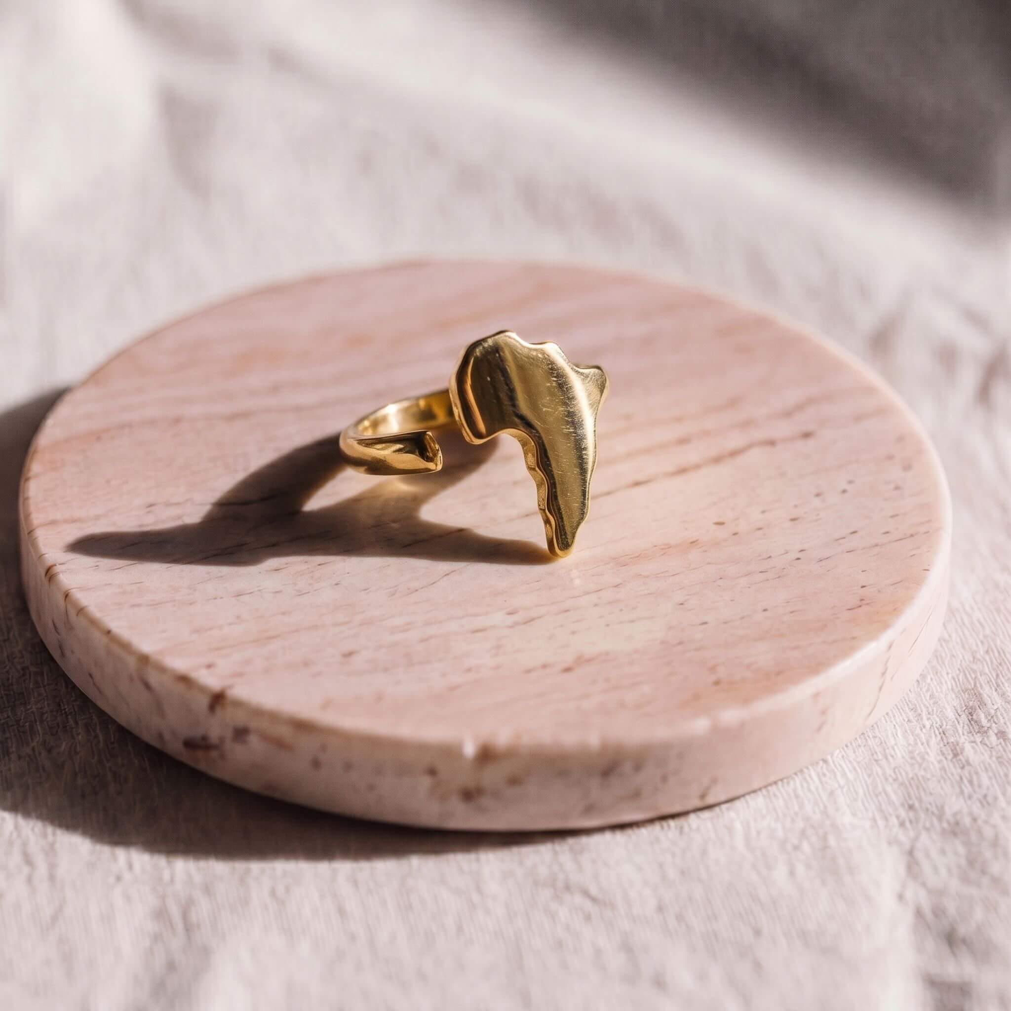 Smooth Africa-Map Brass Ring, Unisex African Shape Jewelry - EcoDunia