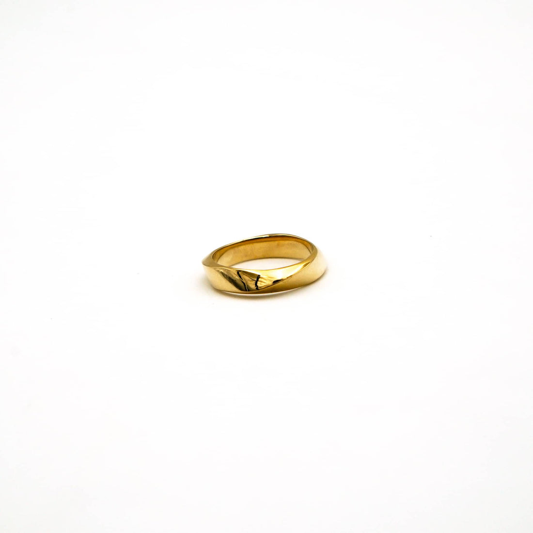Binti Brass Wave Ring