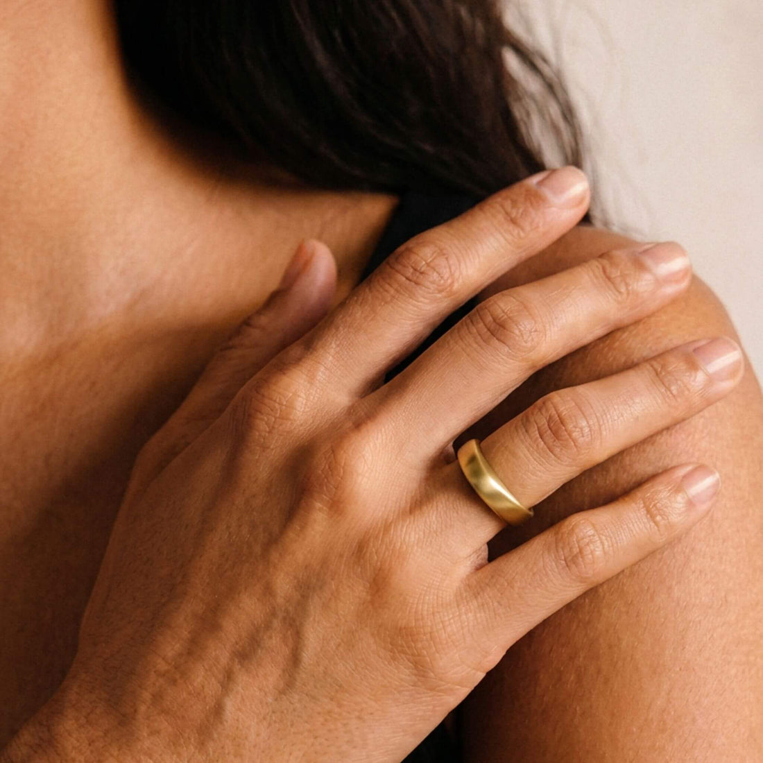 Minimalist Curve Brass Ring | Eneo - Ecodunia