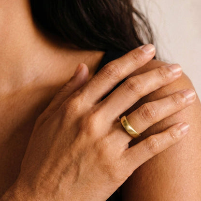 Minimalist Curve Brass Ring | Eneo - Ecodunia