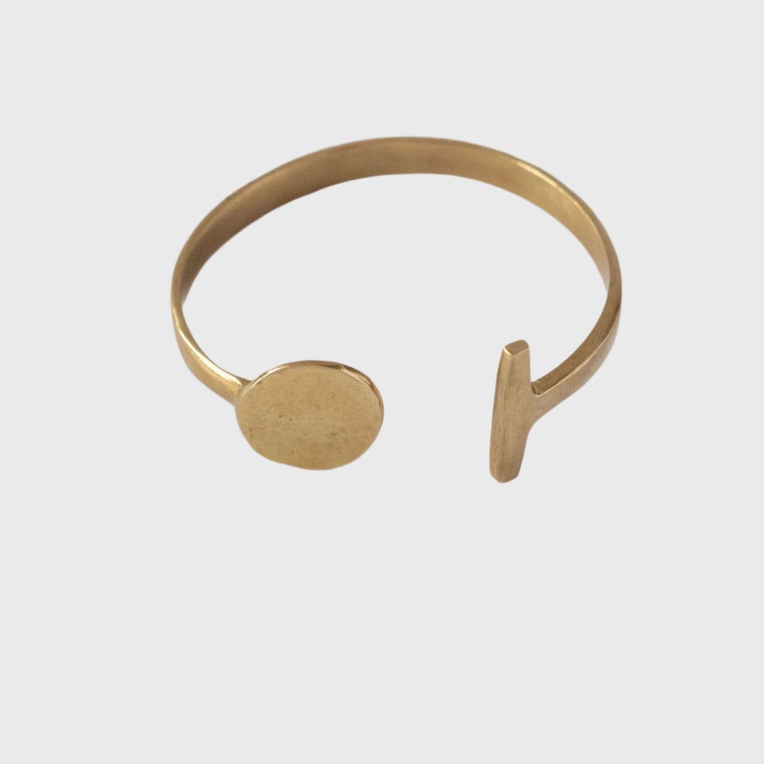 Dice and T-Shaped Ends Cuff Brass Bracelet for Men and Women - Jua