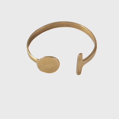 Dice and T-Shaped Ends Cuff Brass Bracelet for Men and Women - Jua