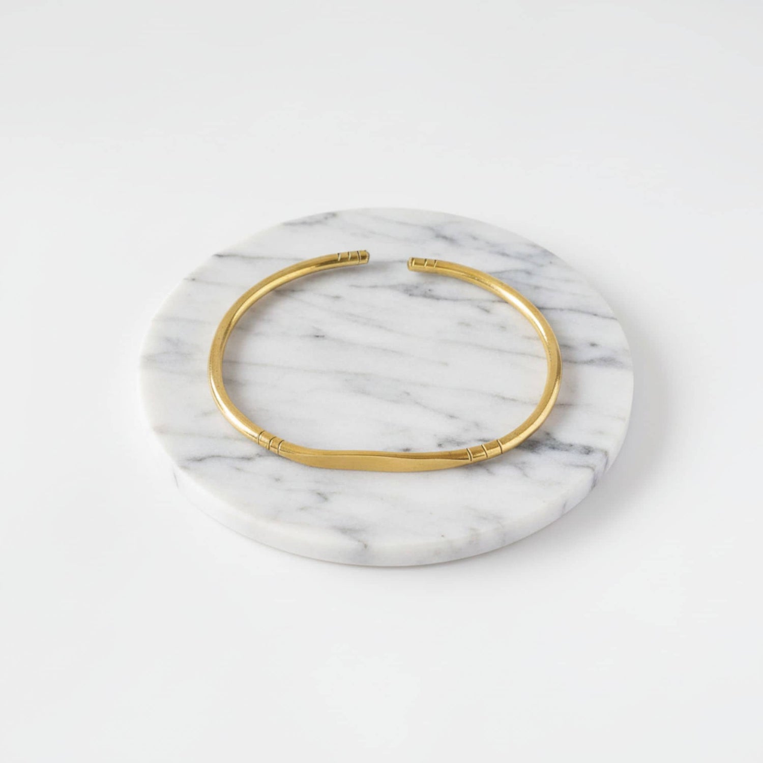 C-Shaped Open Cuff Brass Bracelet for Women - Dhahabu