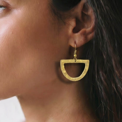 Hammered Half-Circle Brass Earrings | Jano Ecodunia
