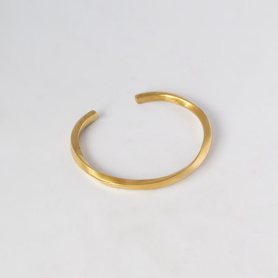 Round Open Twisted Cuff Bracelet for Men and Women - Pili