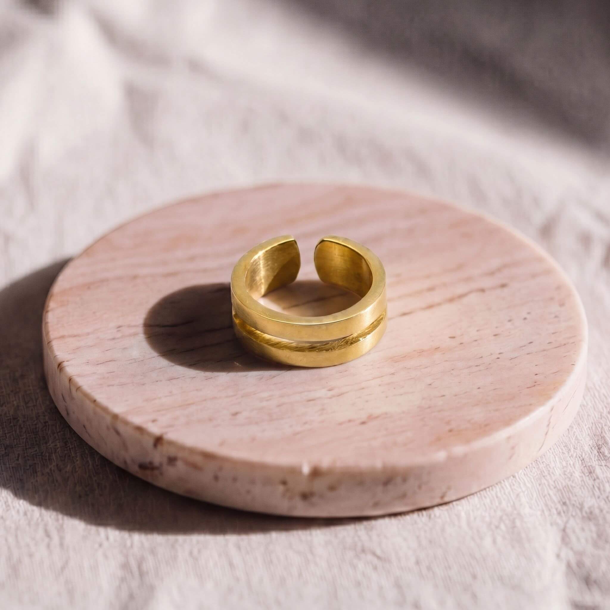 Heri Adjustable Minimalist Band Ring - Ecodunia