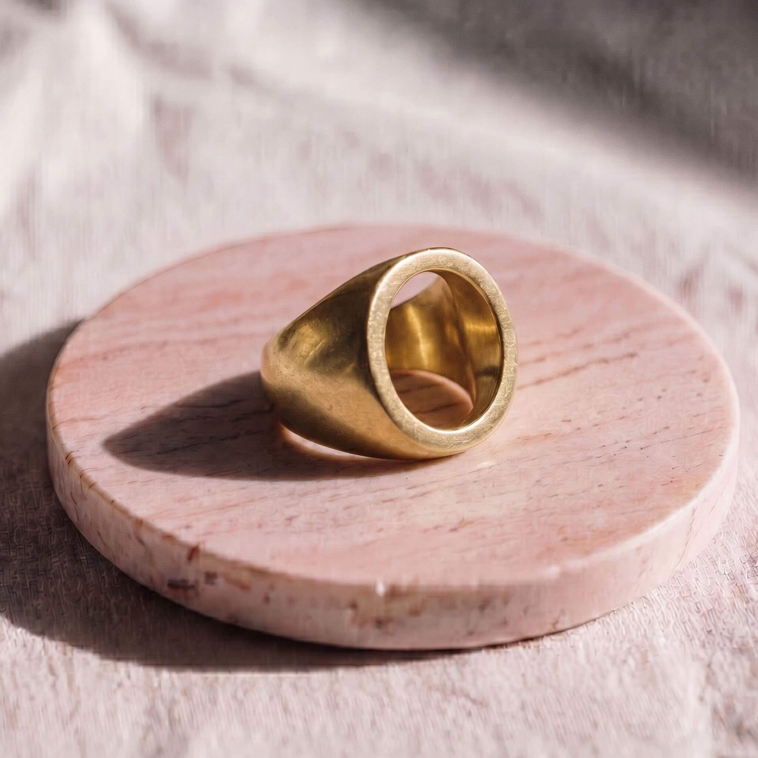 Hollow Signet Ring | Kasa