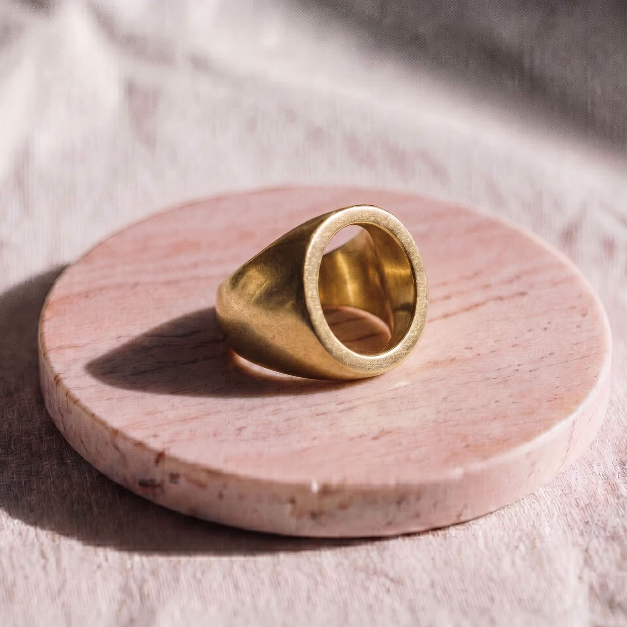 Hollow Signet Ring | Kasa