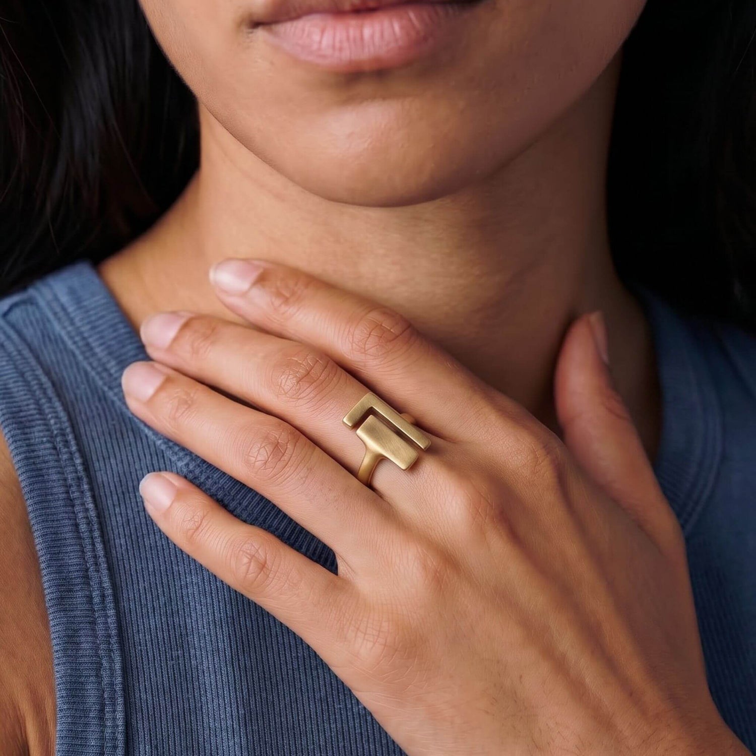 Juzi geometric open square brass ring flat lay — Ecodunia