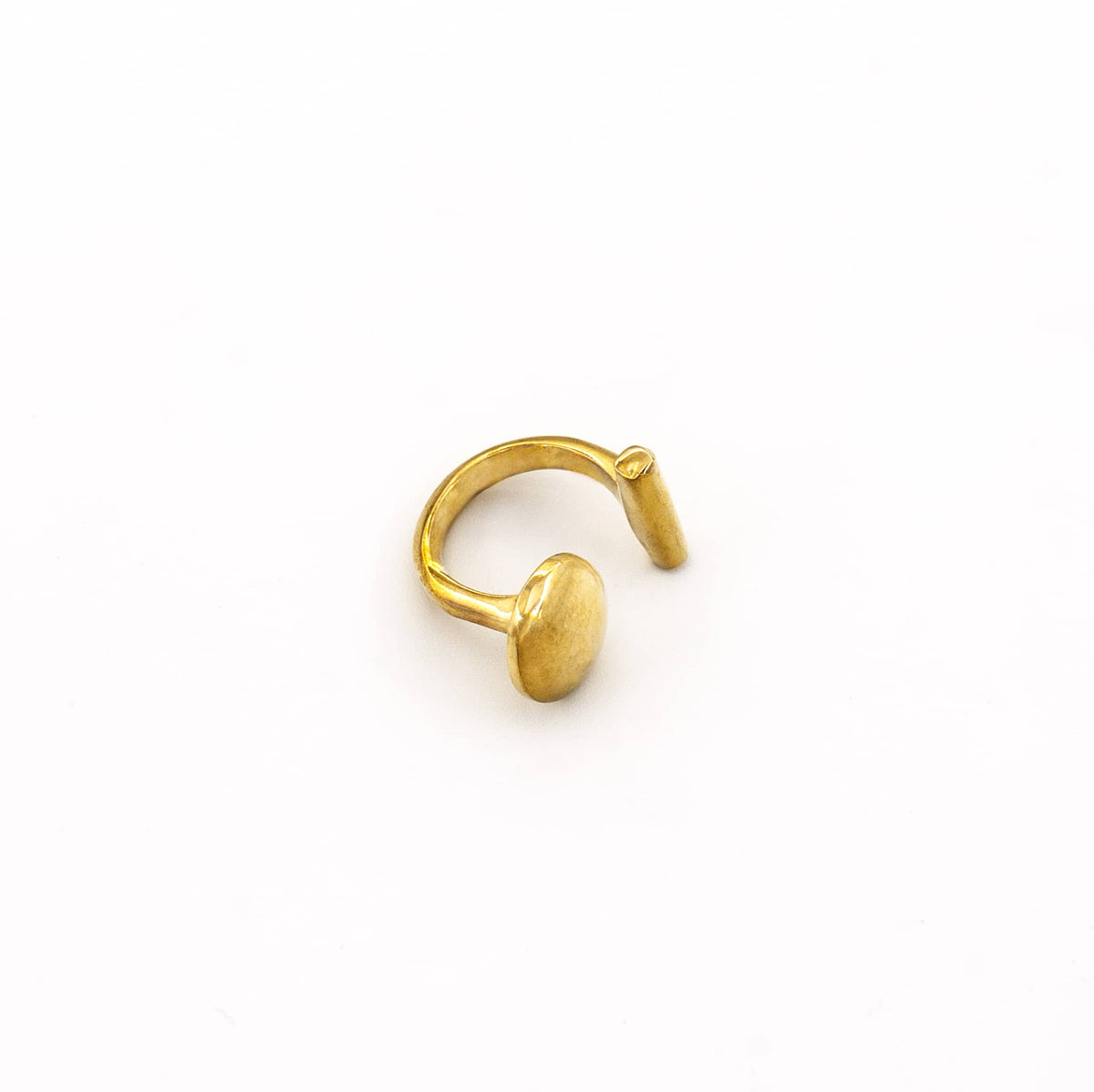 Pebble and Bar Open Ring | Kini