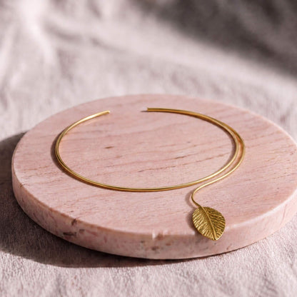 Leaf Pendant Wrap Brass Choker Necklace | Zizi - EcoDunia