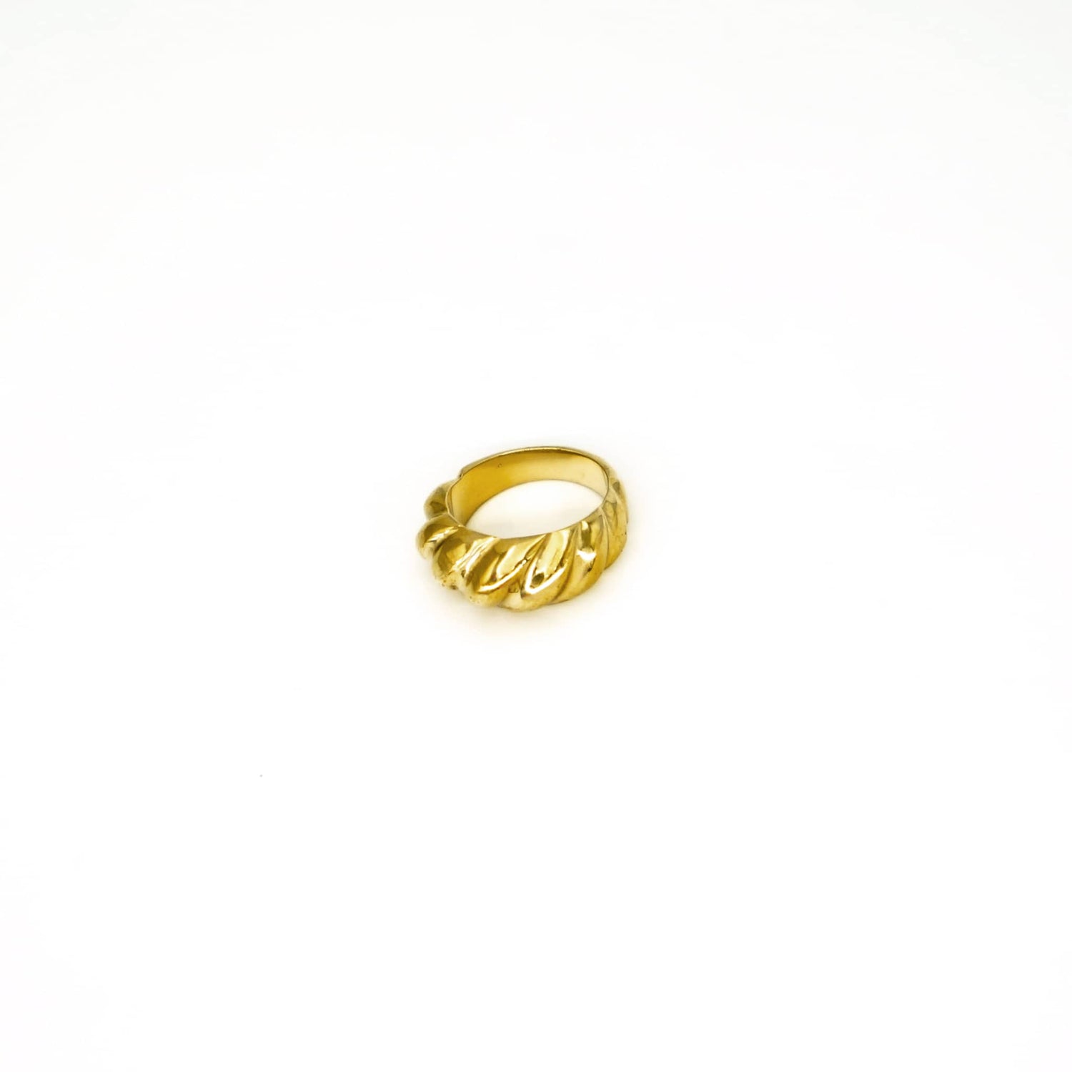 Lira Round Wave Ring
