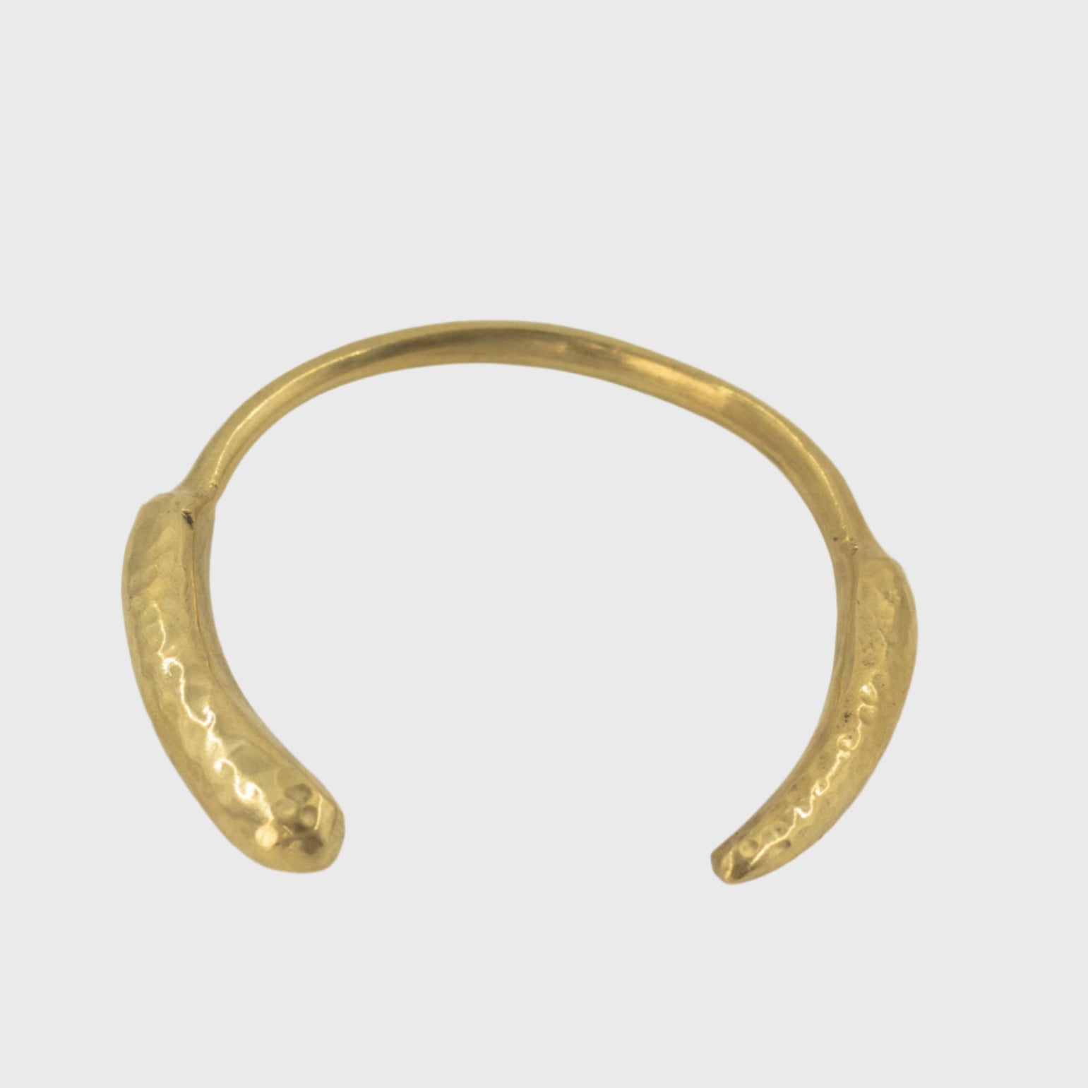 Hammered Organic Brass Cuff Bracelet | Jani - Ecodunia