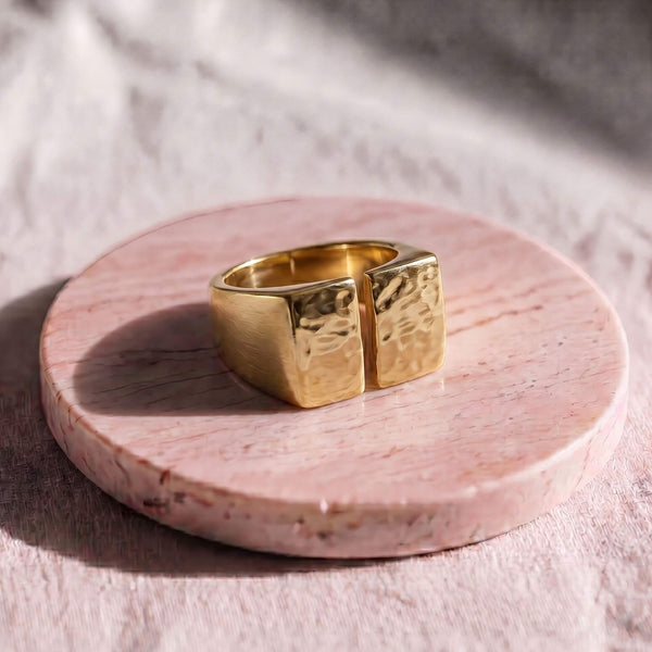 Adjustable Signet-Style Ring | Loita Ecodunia