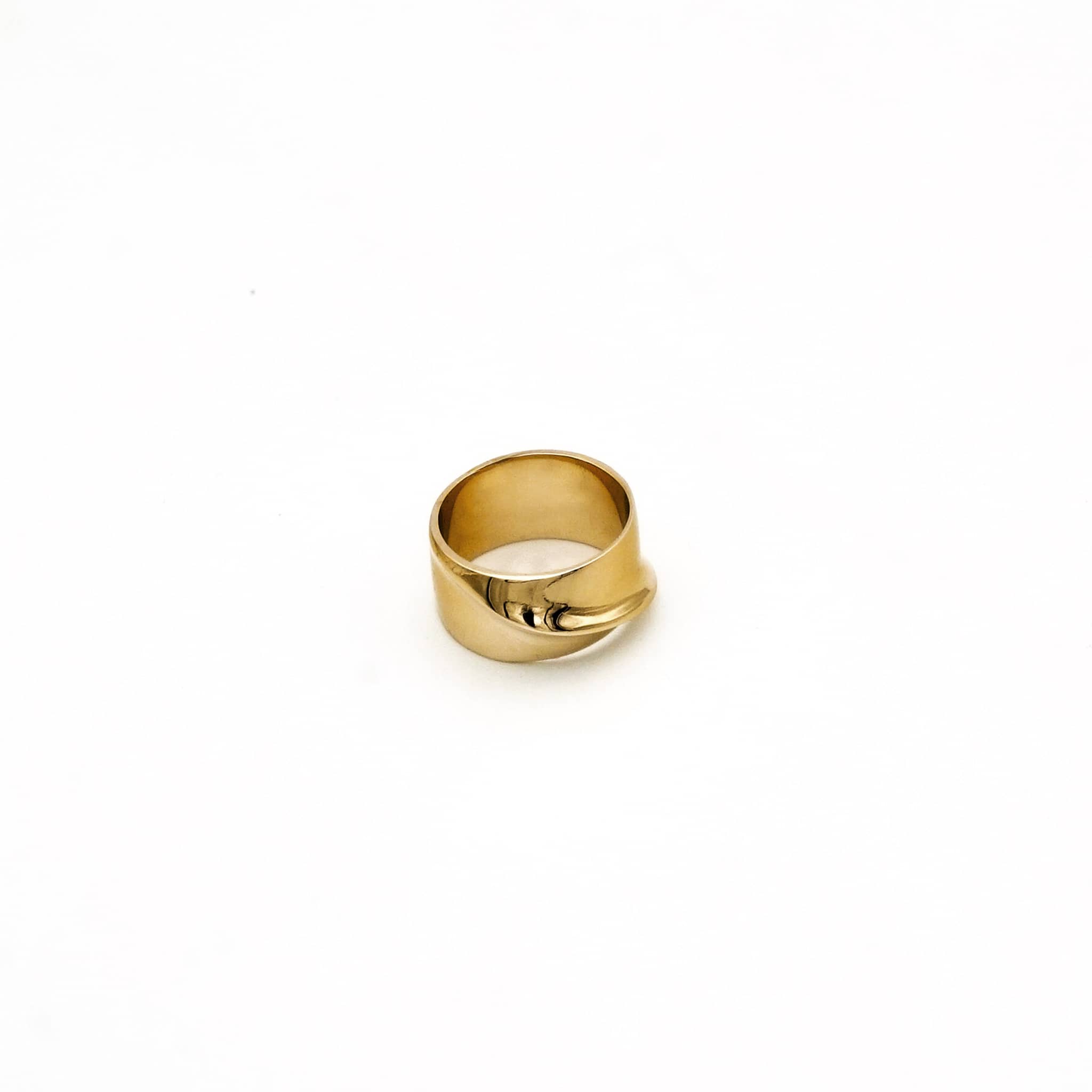 Pwani Minimalist Concave Band Ring