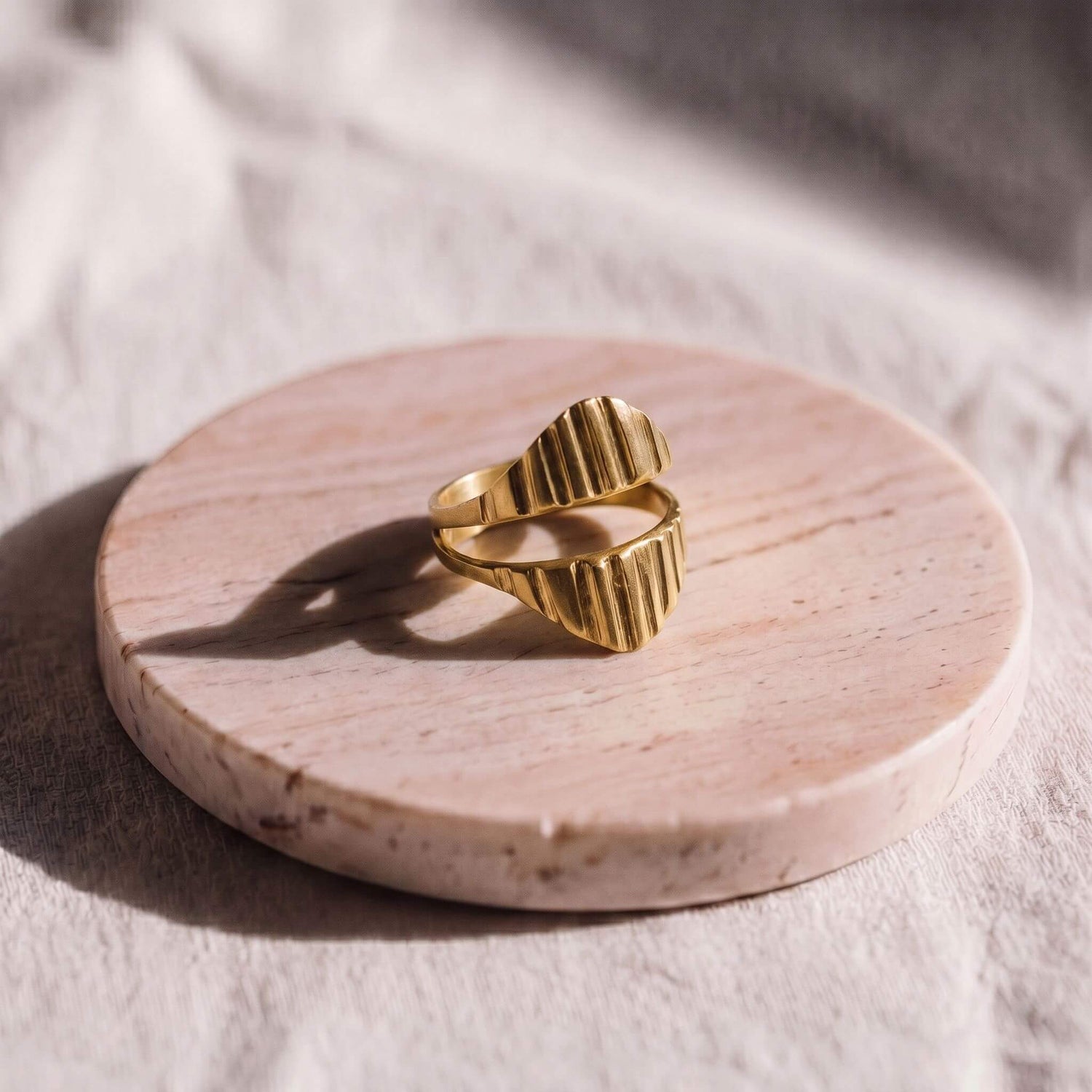 Ribbed Shield Statement Ring | Bata Ecodunia
