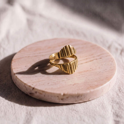 Ribbed Shield Statement Ring | Bata Ecodunia