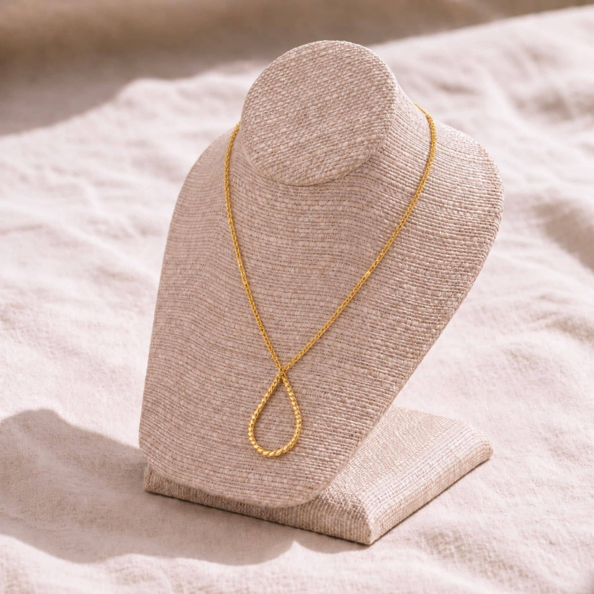 Rosa Teardrop Chain Necklace for Women