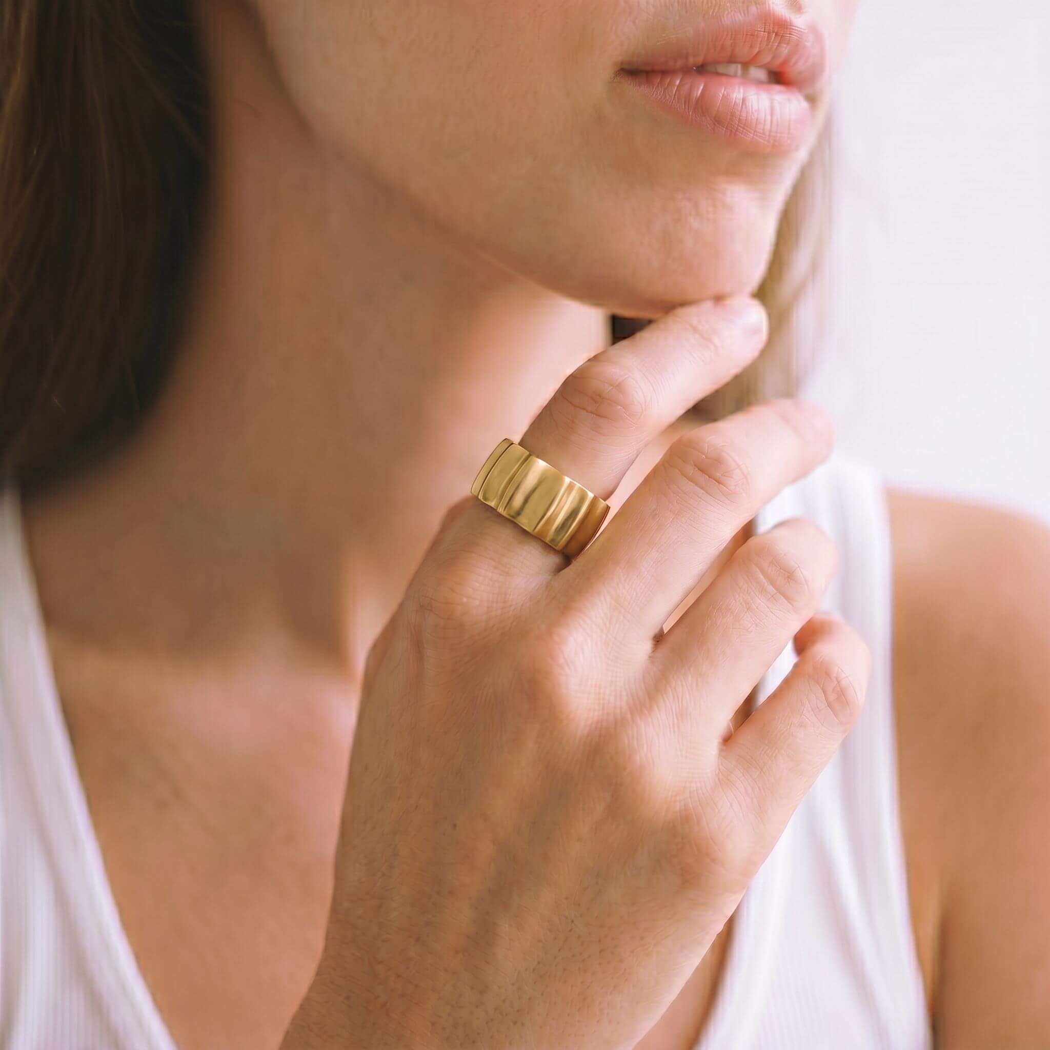 Scalloped Sun Ray Band Ring | Issa Ecodunia