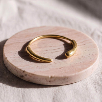 Smooth Organic Brass Cuff Bracelet | Jani - Ecodunia