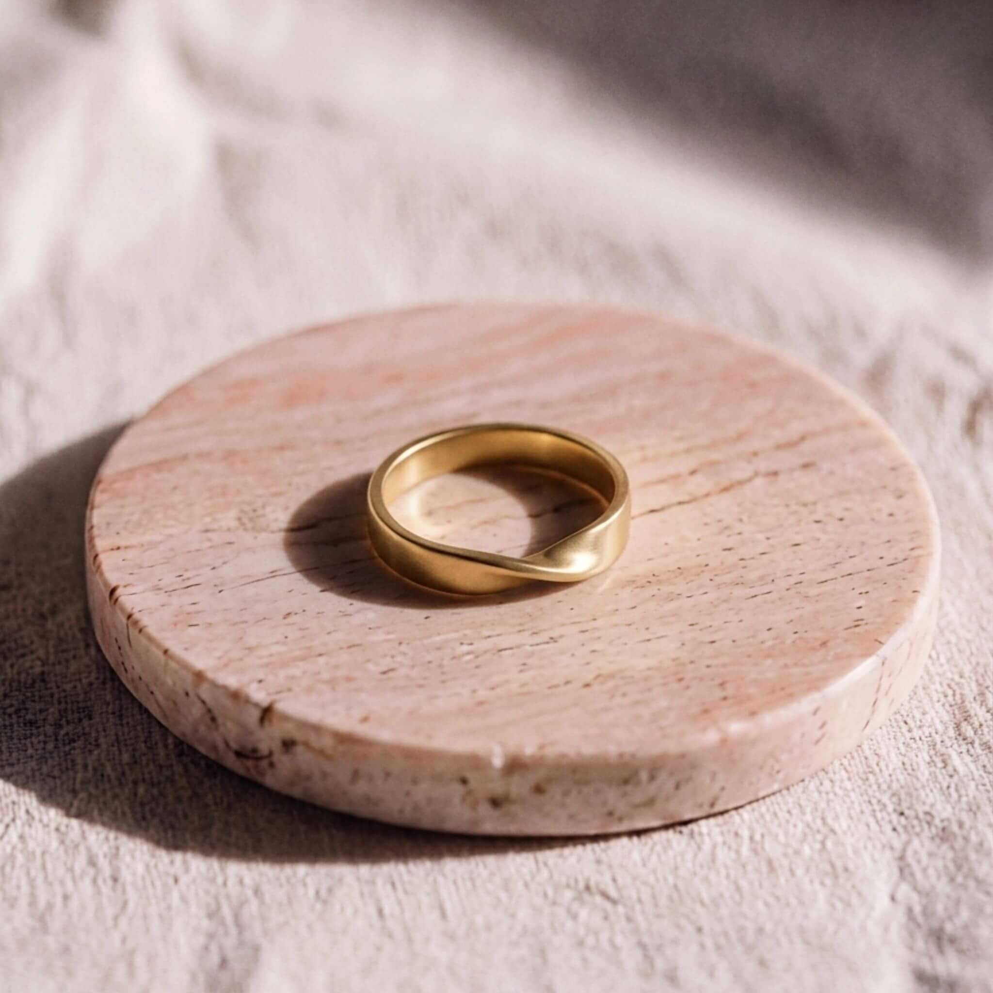 Twisted Band Brass Ring | Talia - EcoDunia